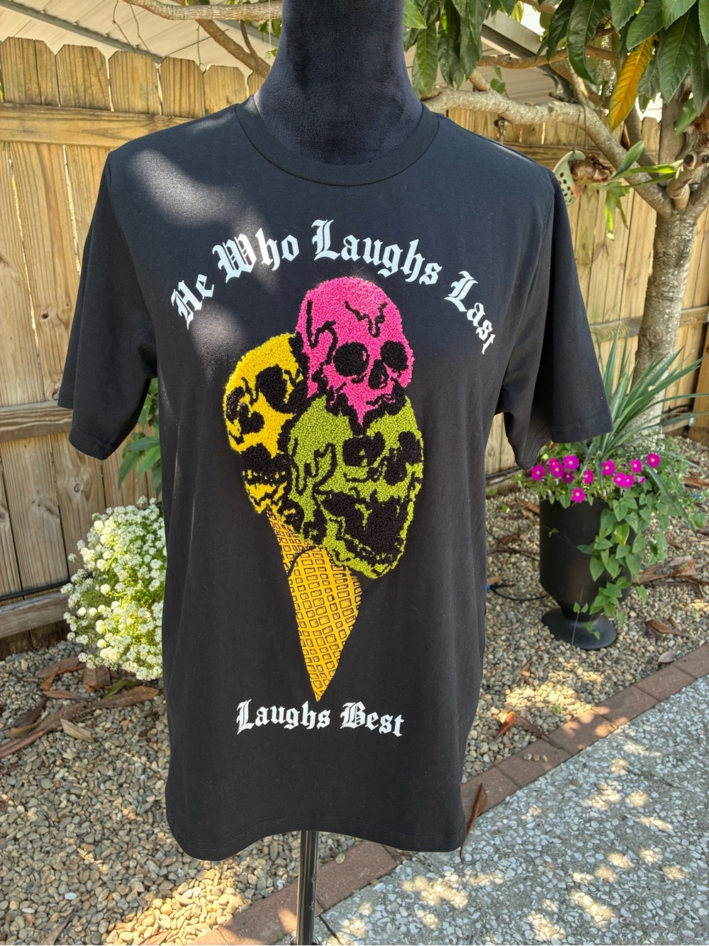 Super Massive Black Skull Ice Cream Cone Graphic Tee | Womens M | like new